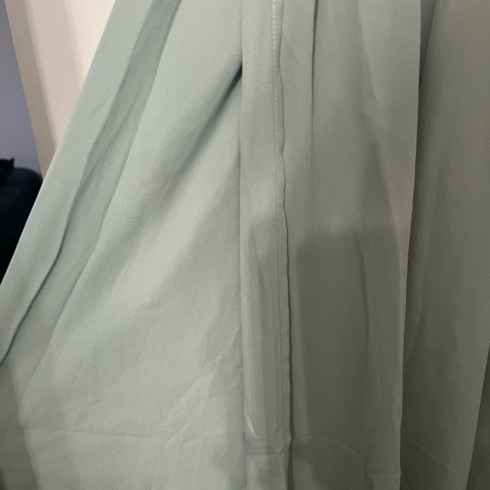 Show Me Your Mumu Kendall Soft V-Back A-NWT
Line Gown- Size Small - Picture 3 of 5
